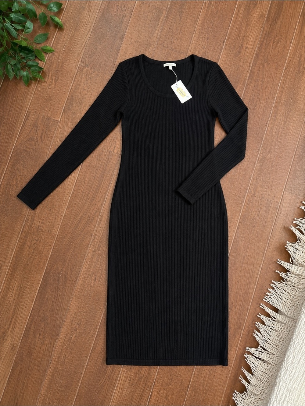 Universal Thread Women’s Black Ribbed Long Sleeve Midi Sweater Dress NWT - Picture 2 of 3